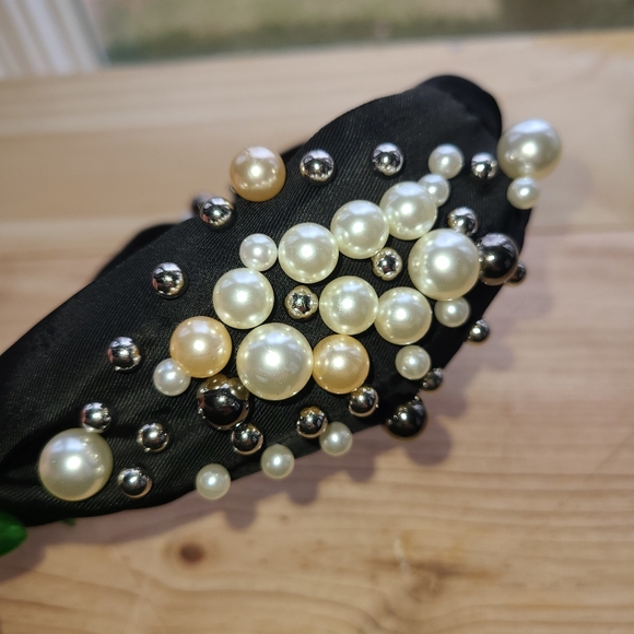 NWOT Black Knotted Headband with Faux Pearl & Bead Embellishments ๐ค๐ฆช - Picture 5 of 14